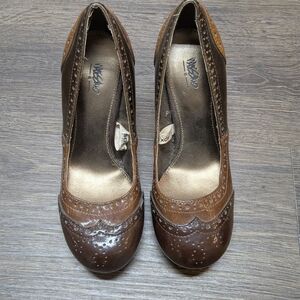 Mossimo Two-Tone Brown Wingtip Chunky High Heels